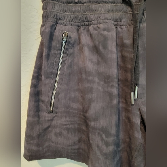 Athleta Camden Printed Shorts Size 0 - Picture 4 of 10